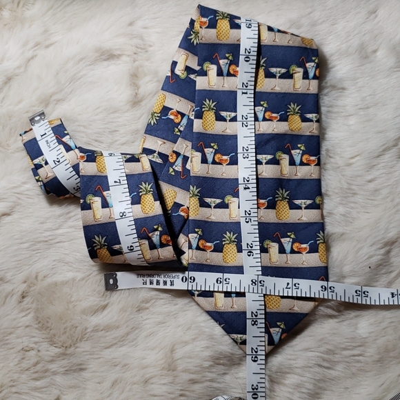 Tommy Bahama silk Tie 29/58L 4W - Picture 4 of 8